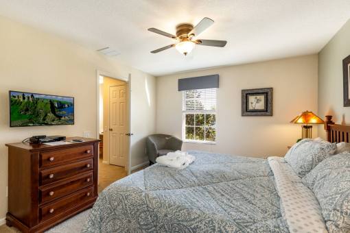 Second Floor Super King En Suite 32 Inch TV DVD Player Luxury - 6 Bedroom Kissimmee Vacation Rental By Owner