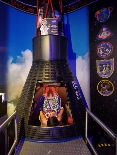 WonderWorks Florida - Cápsula Espacial WonderWorks Florida - Space Capsule