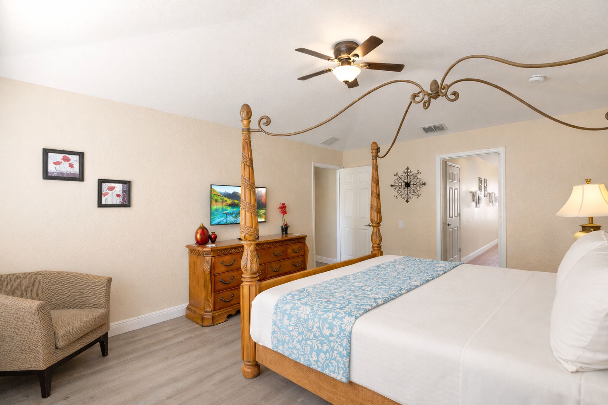 Second-Floor-Super-King-Master-Bedroom-40-inch-tv-dvd-player-6-bedroom-Luxury-Windsor-Hills-Vacation-Rental-By-Owner 2